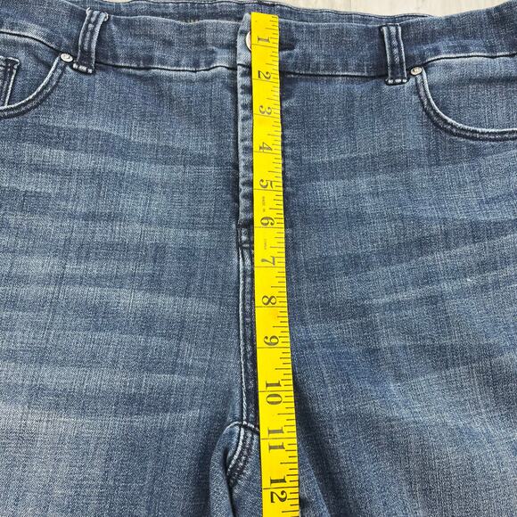 Chico's So Slimming Girlfriend Medium Wash Basic Slim Leg Denim Ankle Jeans 14P - Picture 9 of 11